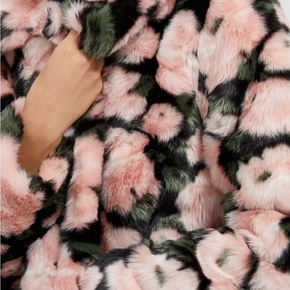 Anthropologie Jakke floral furry fuzzy Tilly Faux Fur Coat size 6/ medium - Picture 2 of 12